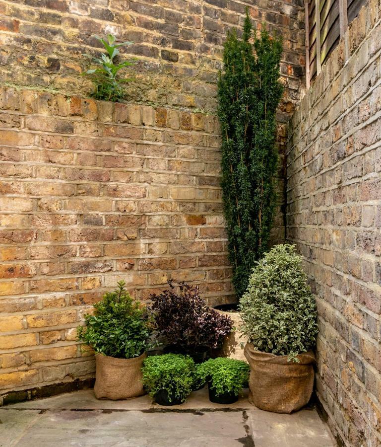 Apartment With Private Patio, And Park Across The Road (Adults Only) Londres Exterior foto