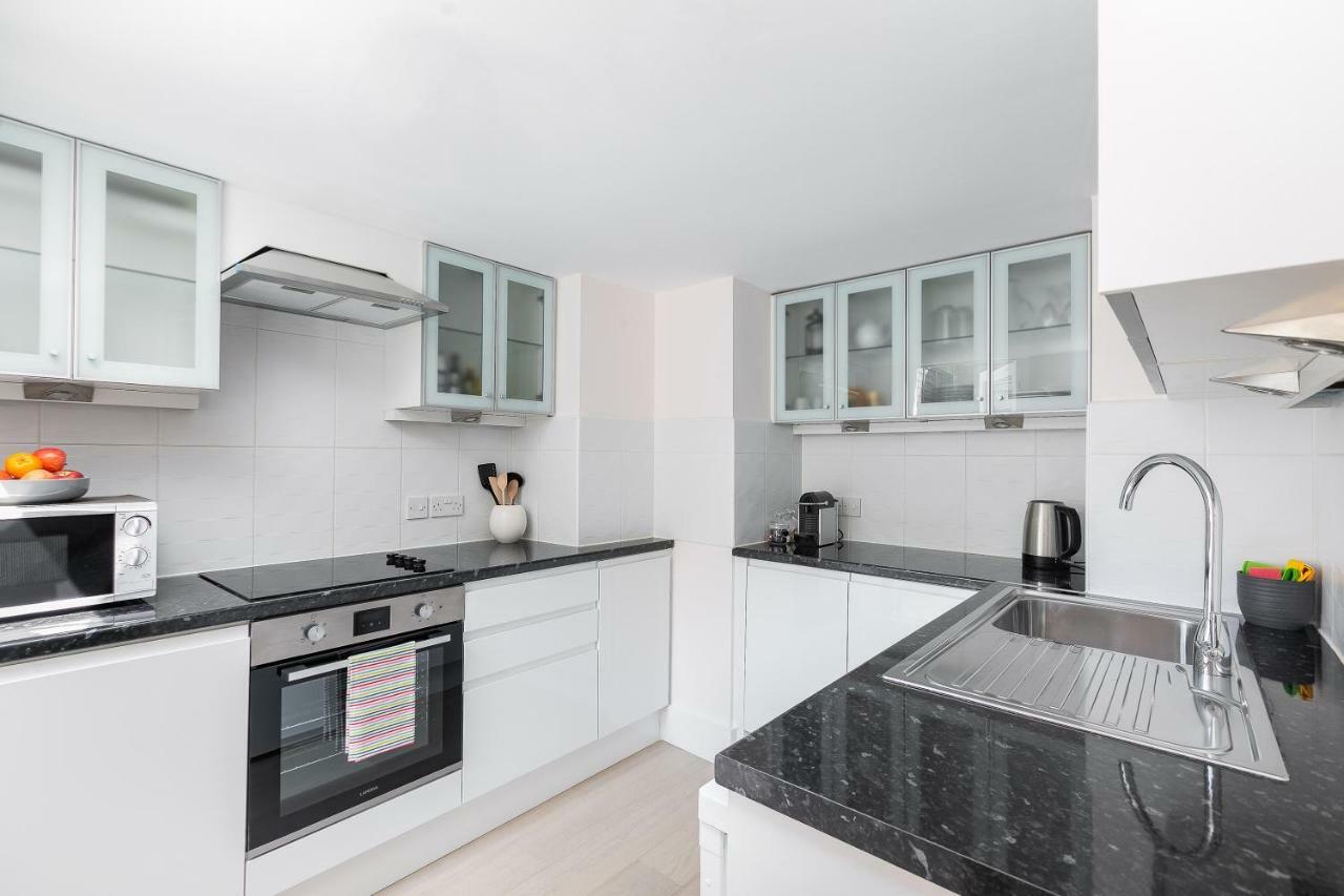 Apartment With Private Patio, And Park Across The Road (Adults Only) Londres Exterior foto