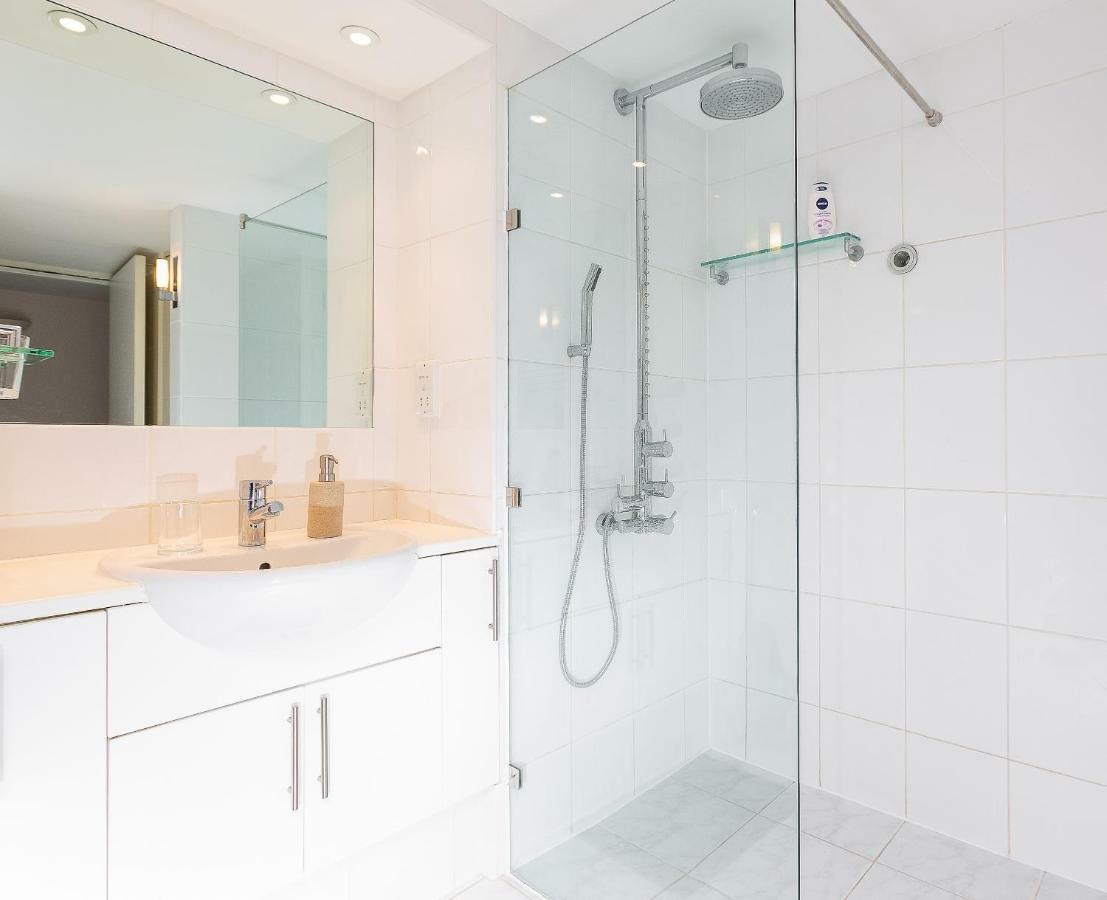 Apartment With Private Patio, And Park Across The Road (Adults Only) Londres Exterior foto