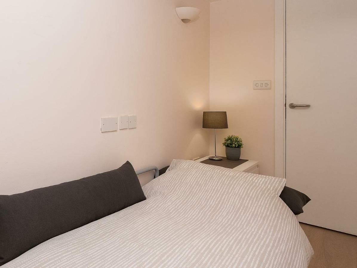 Apartment With Private Patio, And Park Across The Road (Adults Only) Londres Exterior foto