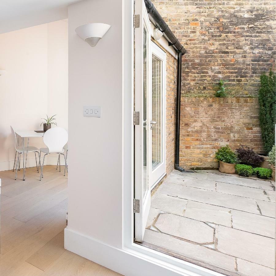 Apartment With Private Patio, And Park Across The Road (Adults Only) Londres Exterior foto